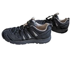 Apex  Athletic Bungee sneaker - minimal wear